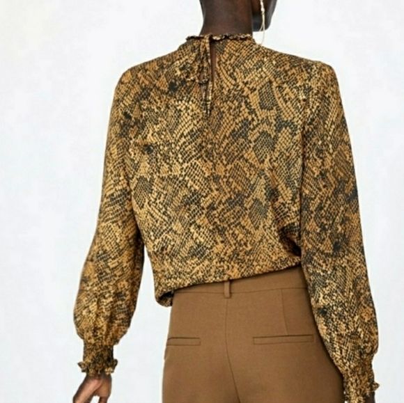 ZARA Snakeskin print Pintuck Pleats Blouse Size small - Picture 4 of 9